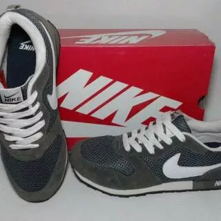 Sepatu nike md runner / Nike waffle trainer / cowok cewek