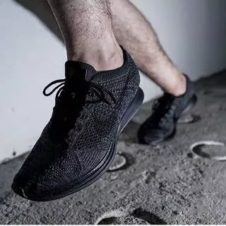 Nike Flyknit Racer “ Triple Black ” Premium Original ( sepatu nike / sepatu sekolah / sepatu jalan )