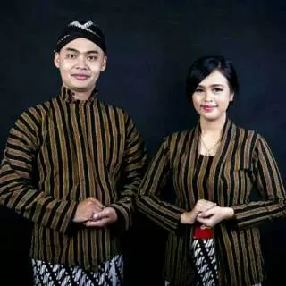 Baju Surjan Lurik Kebaya Blangkon  Baju Adat Jawa Khas Jogja Solo Baju  Coupel Lurik couple atasan Baju surjan lurik jawa Kebaya lurik jawa Baju atasa couple pria wanita pakaian adat jogja solo Surjan lurik pria Kebaya lurik wanita dewasa Baju lurik jawa