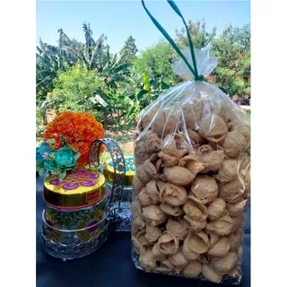 Keripik tahu Sumedang 1 bal isi 1k di jamin real pict sesuai foto/tahu walik/termurah/cemilan /terlaris/makanan ringan/terbaru/sembako/snack/cemilan pedas