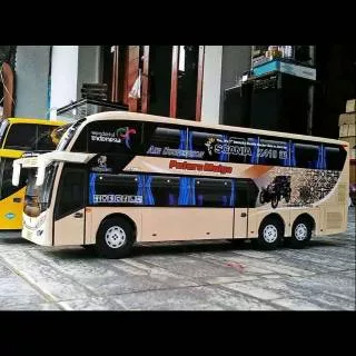 Miniatur bus besar putera mulya double deker