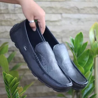 Sepatu Lacoste slip on slop casual kulit pria - Sepatu kasual formal jalan murah casual santai elegant gaul