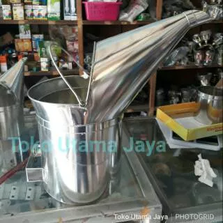 Corong Minyak 5 Liter / Literan Minyak 5 Liter / Takaran Minyak 5 Liter / Gelas Ukur 5 Liter / Corong Bensin 5 Liter / Corong Oli / Corong Minyak Tanah / Corong Minyak Sayur / Tempat Oli 5 Liter / Wadah Oli / Takaran Bensin / Takeran Oli 5 Liter / Solar