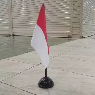 Bendera Meja Negara Indonesia Bendera Meja Merah Putih Indonesia plus tiang kayu dan tatakan