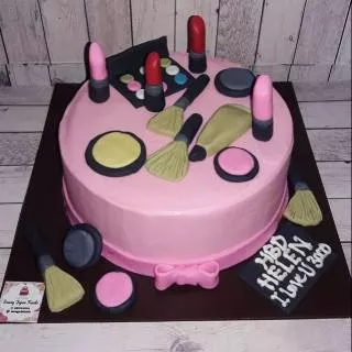 Kue ulang tahun makeup make up dandan lipstik cake ultah buttercream dekor fondant