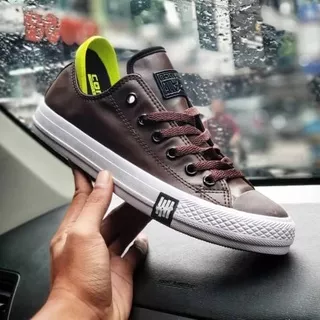 Sepatu Converse Undefeated Kulit Leather Pendek Low Cut Sneakers Kasual Pria Wanita