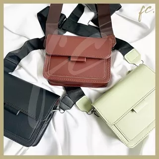 Korean Sling Bag / Leather Handbag Sleek Elegant Tas Selempang Korea Kulit Sintetis Polos Office Fashion Formal Semi Casual Event Warna Sage Green Clutch Wanita Premium Import