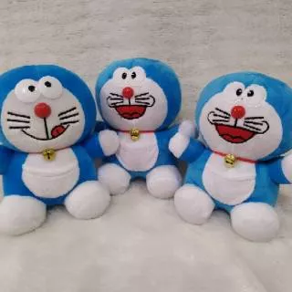 Boneka Doraemon kecil