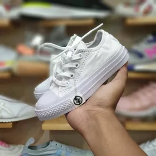 Convers* Undefeated Short Kids