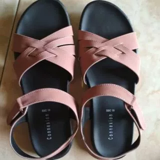 Sepatu sandal connexion