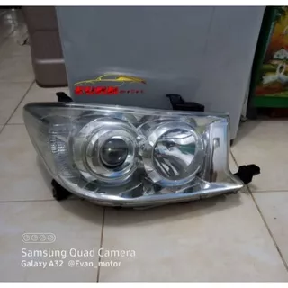 Headlamp Toyota Fortuner tahun 2010