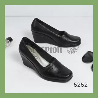 Sepatu Scorpion - 5252 Sepatu Kulit Pantofel Wanita Wedges