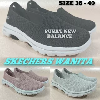 SKECHERS GOWALK 5 BLESSED/Sepatu Skechers Go Walk 5 Prizzed Slip on Wanita