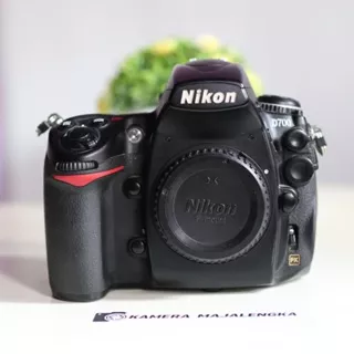 Nikon D700 bukan D7000