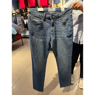 Giordano Celana Panjang Jeans Regular Tapered Med Blue Giordano New Sale from 659k Size 29, 30, 32, 34, 36, 38, 40