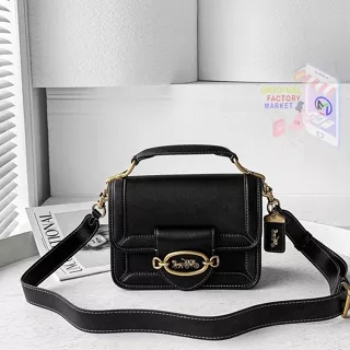 TAS C8449 Hero Shoulder Bag In Leather Black