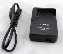 CHARGER FOR CAMERA FUJIFILM BC-W126 MIRRORLESS SEMIPRO - CHARGER FOR BATTERY NP-W126 FOR MIRROR LESS PROSUMER CHARGER UNTUK BATTERY NPW126 MIRORLES FUJI FILM CARJER BCW126 FOR CHES BATTERY FINEPIX CHESAN NPW 126 FOR SEMI PRO BCW 126 W KAMERA FINE PIX NEW