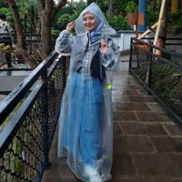 Jas Hujan Wanita Muslimah Syar`i Travellers Raincoat Ponco TJHS-Bening
