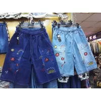 Celana Pendek Hotpants ukuran 3/4 Wanita Bahan Jeans Motif Bordiran