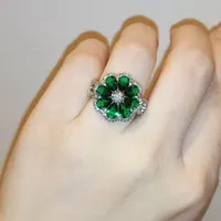 cincin batu hijau wanita. cincin bunga batu hijau