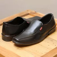 Sepatu kerja Kickers pantofel tali formal pesta pria premium