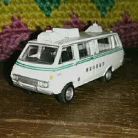 Toyota Hiace Ambulance Tomytec 1:80