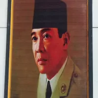 lukisan cetak presiden ir Soekarno plus bingkai