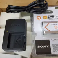 PAKET BATERAI DAN CHARGER KAMERA DIGITAL SONY W810 W800 W830