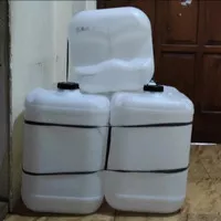 jerigen bekas,bahan tebal.kapasitas 30liter.bersih siap pake.