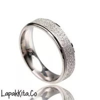 Cincin Titanium Pria Wanita Warna Silver/Cincin Couple Titanium Silver