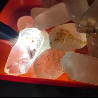 Batu quartz natural /Bahan batu Kecubung