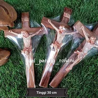 Salib Dinding Yesus 30 cm Kayu