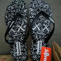 SANDAL SUPREME SUPER KARAKTER sandal surfing distro