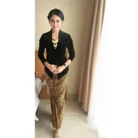 kebaya kutubaru bludru beludru hitam polos