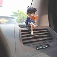 Pajangan dashboard mobil Detective Conan