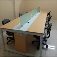 Meja partisi kantor workstation staf 6 orang seater kaca metal qbic