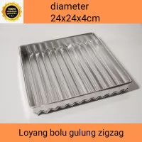 Loyang Bolu Gulung Zig zag Bahan Alumunium Ukuran 24x24x4Cm