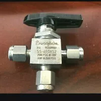 Ball valve 3 way 1/8" OD x 1/8" OD SS-41GXS2 SWAGELOK 2500 psi