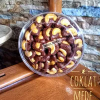 kue coklat mede/cookies