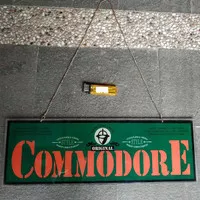 Pajangan Iklan Akrilik Commodore