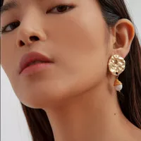 NOYA - Stud Gold Matte Freshwater Pearl Earring