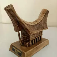 miniatur rumah adat Tongkonan - Tana Toraja