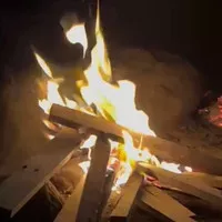 api unggun kayu bakar kering kemasan pack 2.5-3kg