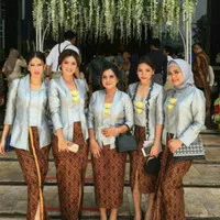 Kebaya KUTUBARU beludru bludru murah HIGH QUALITY !! warna gold,