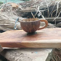 cangkir / mug / gelas batok kelapa dengan cantolan kayu jati