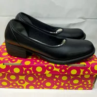 Sepatu kerja wanita hak 3 cm merk Neolivia hitam original