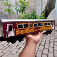 miniatur gerbong eksekutif imperial - Kereta Api Kayu Surabaya
