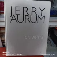 buku fotografi Jerry Aurum on White hard cover 212 halaman