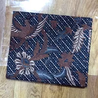 kain batik jarik cap motif merak latar liris warna alam tanahan 