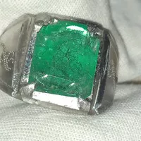 batu zamrud columbia emerald hijau daun